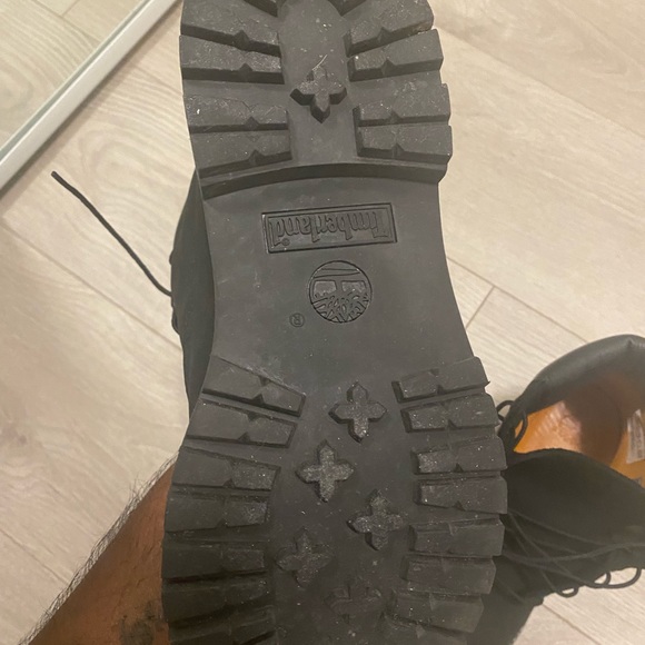 Selling this shoes brand new doesn’t fit anymore. - Picture 3 of 5